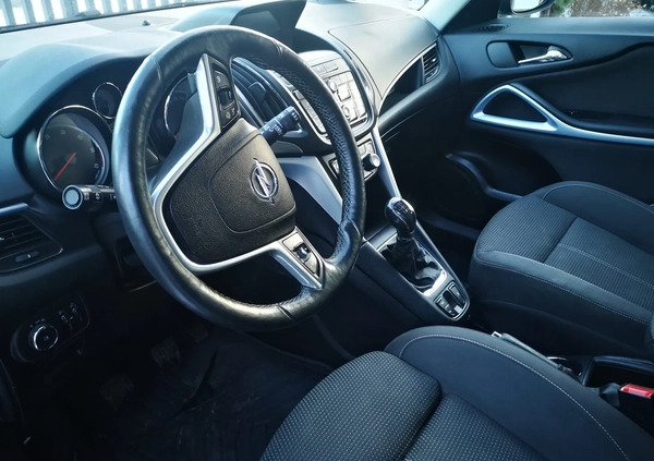 Opel Zafira cena 33900 przebieg: 203000, rok produkcji 2015 z Gniezno małe 79